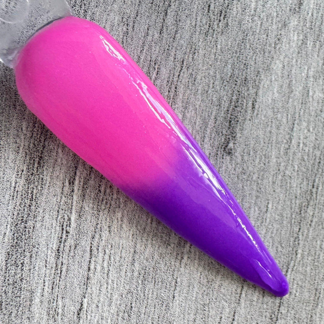 A Purple to Pink Thermal dip powder. Colour changing dip powder
