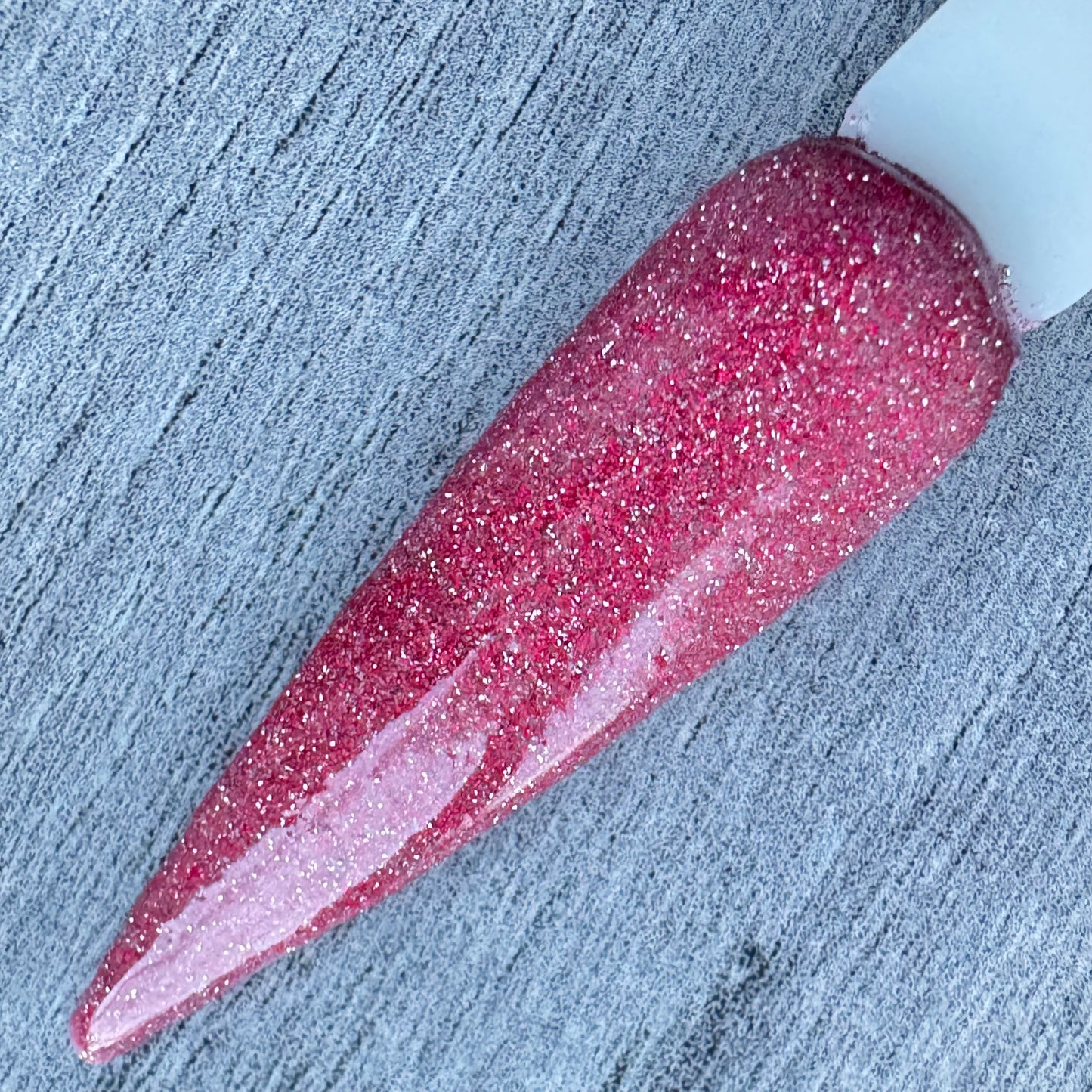 Crimson Kiss – Glitter Dip Powder