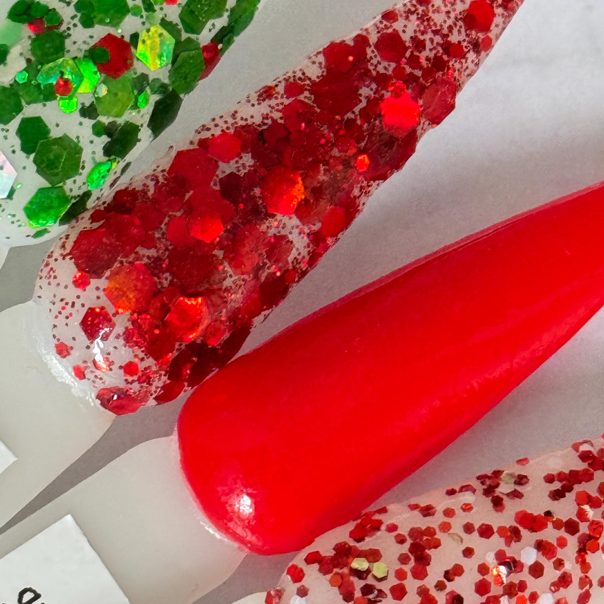 Christmas Dip Powder Nail Collection: Red, Green & Glitter - LeVeraux